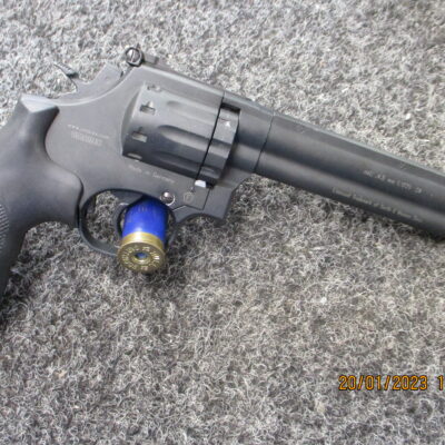 Smith and Wesson 586 .177 6 barrel cased